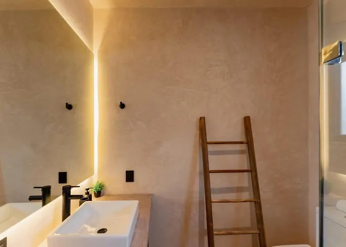 Stylish 2br Jungle Retreat With Plunge Pool & Rooftop Apartment